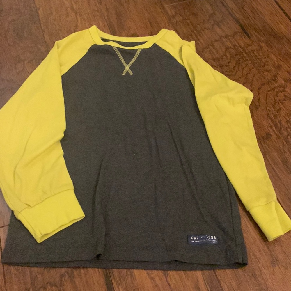 Boys Gap long sleeve T size 6-7